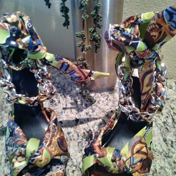 Heels - Picture 2 of 5